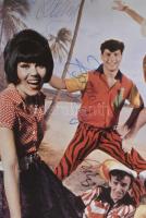 A Dolly Roll együttes tagjainak aláírásai plakáton: Dolly (Penczi Mária Ilona), Dedy (Zsoldos Gábor)...