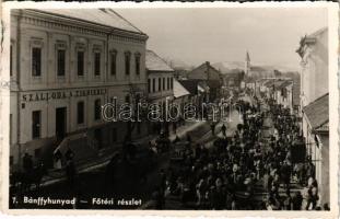 1943 Bánffyhunyad, Huedin; Fő téri részlet télen, Szálloda a Tigrishez, üzletek, automobil / square ...