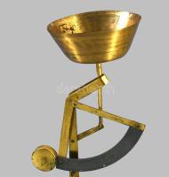 cca 1920/1930 Patikai mérleg kis súlyokkal, m: 20 cm