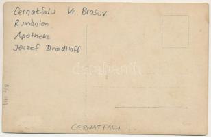 1917 Csernátfalu, Cernatu (Négyfalu, Sacele); Drodtloff József gyógyszertára télen, előtte rendőrök ...