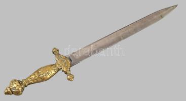 Szám Kálmán nagyméretű dísztőr, tömör réz markolattal, jelzett a pengén, h: 40 cm