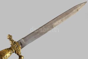 Szám Kálmán nagyméretű dísztőr, tömör réz markolattal, jelzett a pengén, h: 40 cm