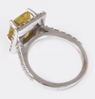 Bevont sárga arany (Au) gyűrű, 14k, benne 32 darab gyémánt cca 0,35ct, m:58, jelzés nélkül, bruttó 5...