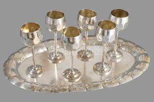 cca 1940 Art deco ezüstözött talpas pohár szett tálcán, 41x24 cm, m: 14 cm