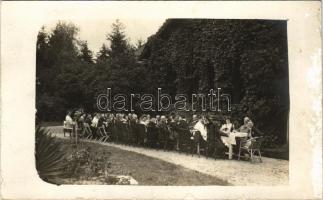 Horgos, Kamaráserdő; Kelemen villa, ünnepi ebéd. Hátoldalon Kelemen Bélánénak címzett levél / villa,...