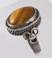 Ezüst (Ag) gyűrű, tigrisszem berakással, jelzett, 925 ezrelékes, m:54, bruttó 7,2g