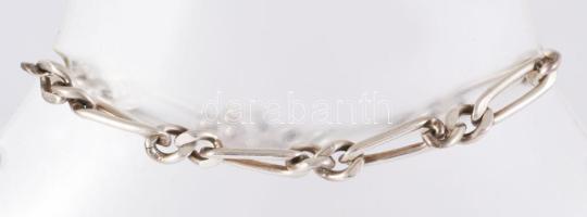 Ezüst (Ag) pancer 2+1 szemes karlánc, jelzett, h: 17 cm, 12,4g