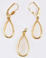 Arany (Au) fülbevaló pár és függő szett csiszolt nemesopál berakásokkal. jelzett, 8k, bruttó 4,1g