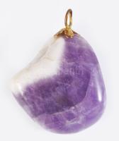 Csiszolt ametiszt függő cca 10k arany (Au) akasztóval, 4,5x3 cm