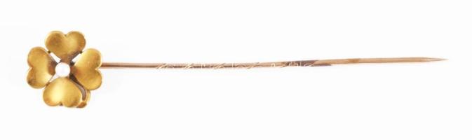 Arany (Au) melltű, apró gyöngy rárakással, jelzett, 14k, h: 7,5 cm, bruttó 1,8g, Gretschl Jozsef ara...