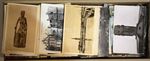 FRANCIAORSZÁG - 1800 db RÉGI város képeslap dobozban / FRANCE - 1800 pre-1945 town postcards in a bo...