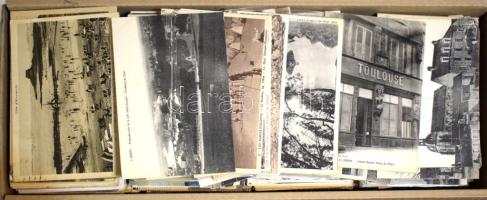 FRANCIAORSZÁG - 1800 db RÉGI város képeslap dobozban / FRANCE - 1800 pre-1945 town postcards in a bo...