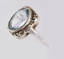 Ezüst (ag) szoliter gyűrű, benne kékszínű szintetikus spinell, m:50, bruttó 2,84g