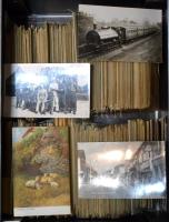 Kb. 1200 RÉGI (1950 előtti) motívum képeslap dobozban / cca. 1200 pre-1950 motive postcards in a box