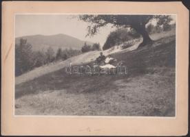 cca 1930 "Majális", művészfotó kartonon, jelzés nélkül, a hátoldalán feliratozással, 19x29...