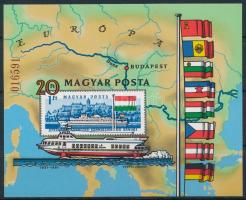 1981 Duna - 150 éve indult meg menetrendszerű személyszállítás vágott blokk (5.000)