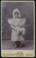 cca 1910 Kislány szőrmés ruhában (Iványi Fekete Jolán, 2 és fél esztendős), vizitkártya Pobuda Károl...