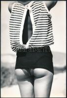 Stalter György (1956- ): Fenék. Cím nélkül, hátulján pecséttel jelzett, vintage fotóművészeti alkotá...