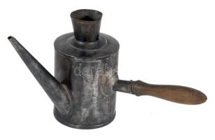 Antik olajozó, fa fogóval, m: 18 cm