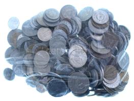 Vegyes magyar és külföldi fémpénz tétel ~1kg-os súlyban T:vegyes
Mixed Hungarian and foreign coin l...