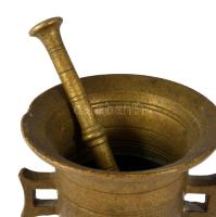 Bronz kis kaspó, törővel, m: 7,5 cm, törő h: 11 cm