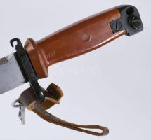 AK 47 bajonett, fém, bakelit, tokjában, h: 33 cm