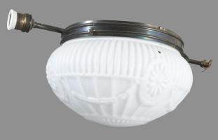 cca 1910 Szecessziós tejüveg lámpabúra szerelékével, d: 30 cm, m: 18 cm