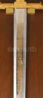 Joyeuse - I. Károly frank császár kardjának másolata, fa tartón, h: 97 cm