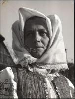 cca 1958 Botta Ferenc (1919-1968) budapesti fotóriporter és fotóművész felvétele (Szlovák asszony), ...