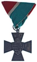 1940. "Nemzetvédelmi Kereszt" ezüstözött bronz kitüntetés eredeti mellszalagon. T:XF
Hung...