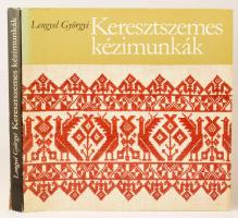Lengyel Györgyi: Keresztszemes kézimunkák. Bp., 1981, Magyar Nők Országos Tanácsa - Kossuth. Fekete-...