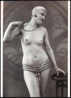 cca 1920 Aktfotó, amely art-deco stílusban készült, Demeter Károly gyűjteményéből, 1 db modern nagyí...