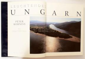 Korniss Péter - Száraz Miklós György: Leuchtendes Ungarn. Bp., 2004, Helikon, 203+[1] p. Rendkívül g...