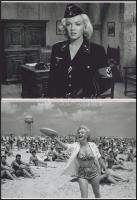 cca 1956 Marilyn Monroe (korábban Norma Jeane) (1926-1962) amerikai színésznő filmjelenetekben, 2 db...