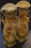 cca 1900 2 db olasz kerámia állóváza (egyiken apróbb hibák) / 2 Italian majilica standing vases (minor faults)