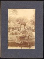 cca 1910-1920 Elegáns fiatal hölgy portréi (Ehrbacher Ottilia), 2 db keményhátú fotó Hans Wüster béc...