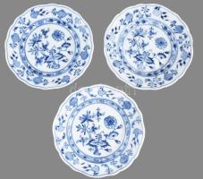 Meissen 3 darab süteményes tányér, kardos jelzés, d: 16 cm