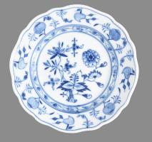 Meissen 3 darab süteményes tányér, kardos jelzés, d: 16 cm