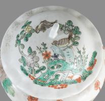 Kínai fedeles edény. madaras díszítéssel. Kézzel festett, jelzett, hibátlan ca 1900 d: 25 cm, m: 25 ...