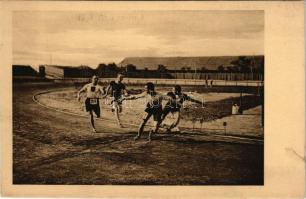 FTC (Fradi) verseny 1911. július 29. 4x100 méteres staféta utolsó váltásai; kifogástalan váltás: Rad...