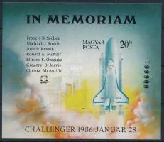 1986 In Memoriam Challenger vágott blokk (4.500)