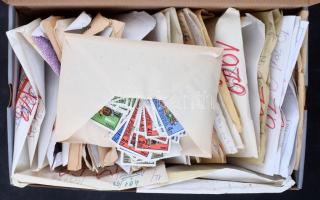 Magyar borítékos rendező az 1970-es évekből, cipősdobozban