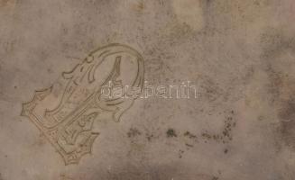Ezüst (Ag) doboz. 1872-1937, Pest, 800-as dianás fémjellel jelzett. Nettó 386 g