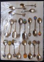 20db emlék kanál 13db ezüstözött jelű, 6db jelzés nélküli, 1db 800-as