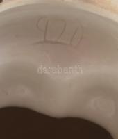 Macskalány porcelán, kézzel festett, jelzés nélkül, apró mázhibával15 cm