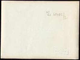 Kádár János pártvezetők körében gyárlátogatáson, sajtófotó, Mikó László felvétele, 23,5×17,5 cm