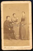 cca 1870 Hármas portré, vizitkártya Letzter junior kassai műterméből, hátoldala sérült, 10,5x6,5 cm