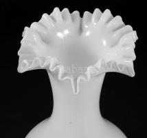 cca 1900 Tejüveg fodros váza, hibátlan, m: 15 cm
