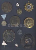 15db klf régi plakett, kitűző, kitüntetés és medál, pár világháborús darabbal T:vegyes