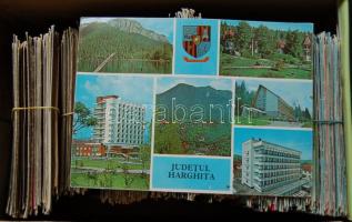 kb. 600 db modern, javarészt európai városképes lap néhány motívumlappal